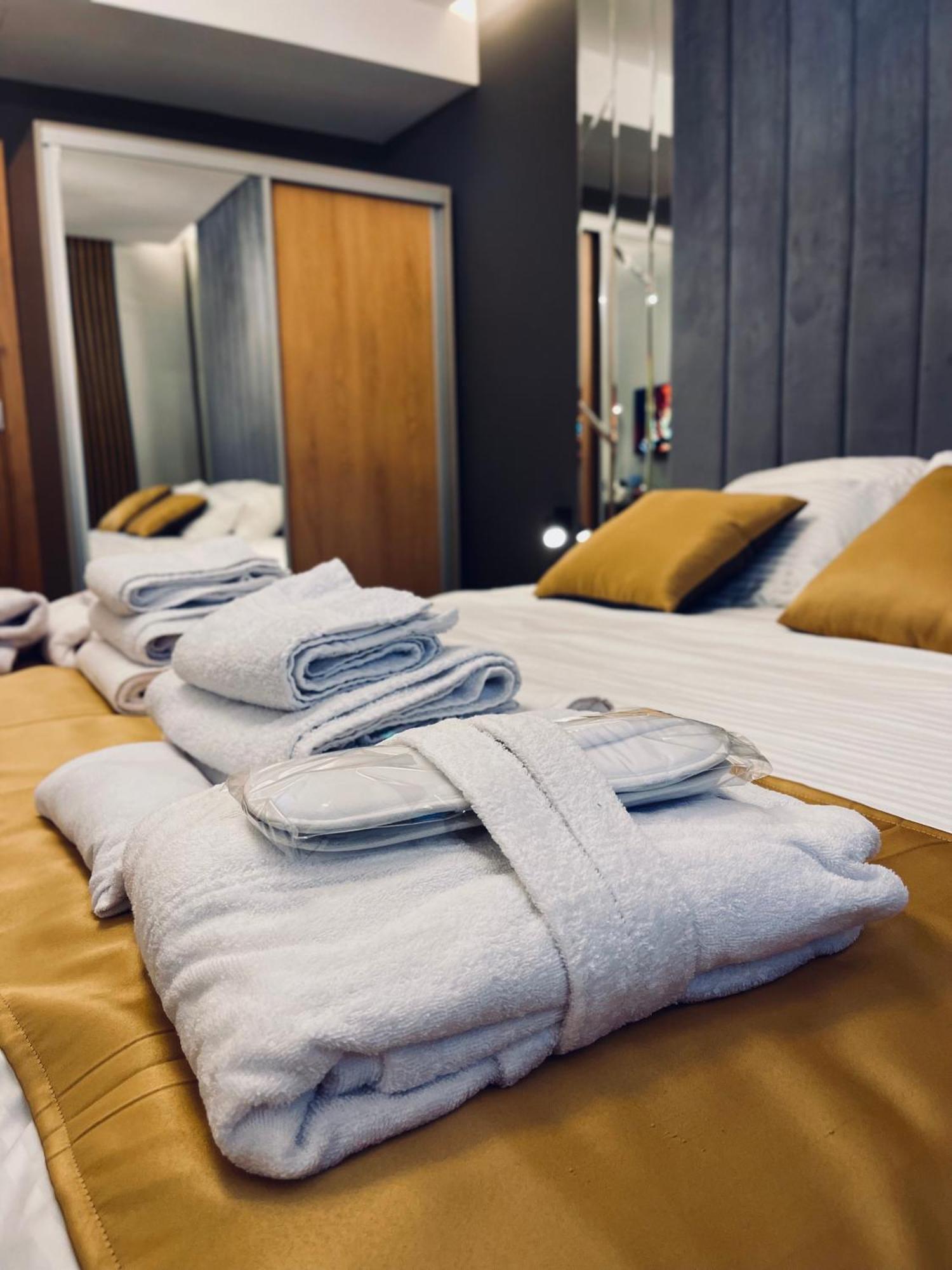 Mozaik Apartments & Spa - Modern 4-Star Apartments With Exclusive Private Spa Wellness In The City Center - Sauna, Jacuzzi, Turkish Bath - Free Parking, Wi-Fi - Rooms & Apartments Чуприя Экстерьер фото