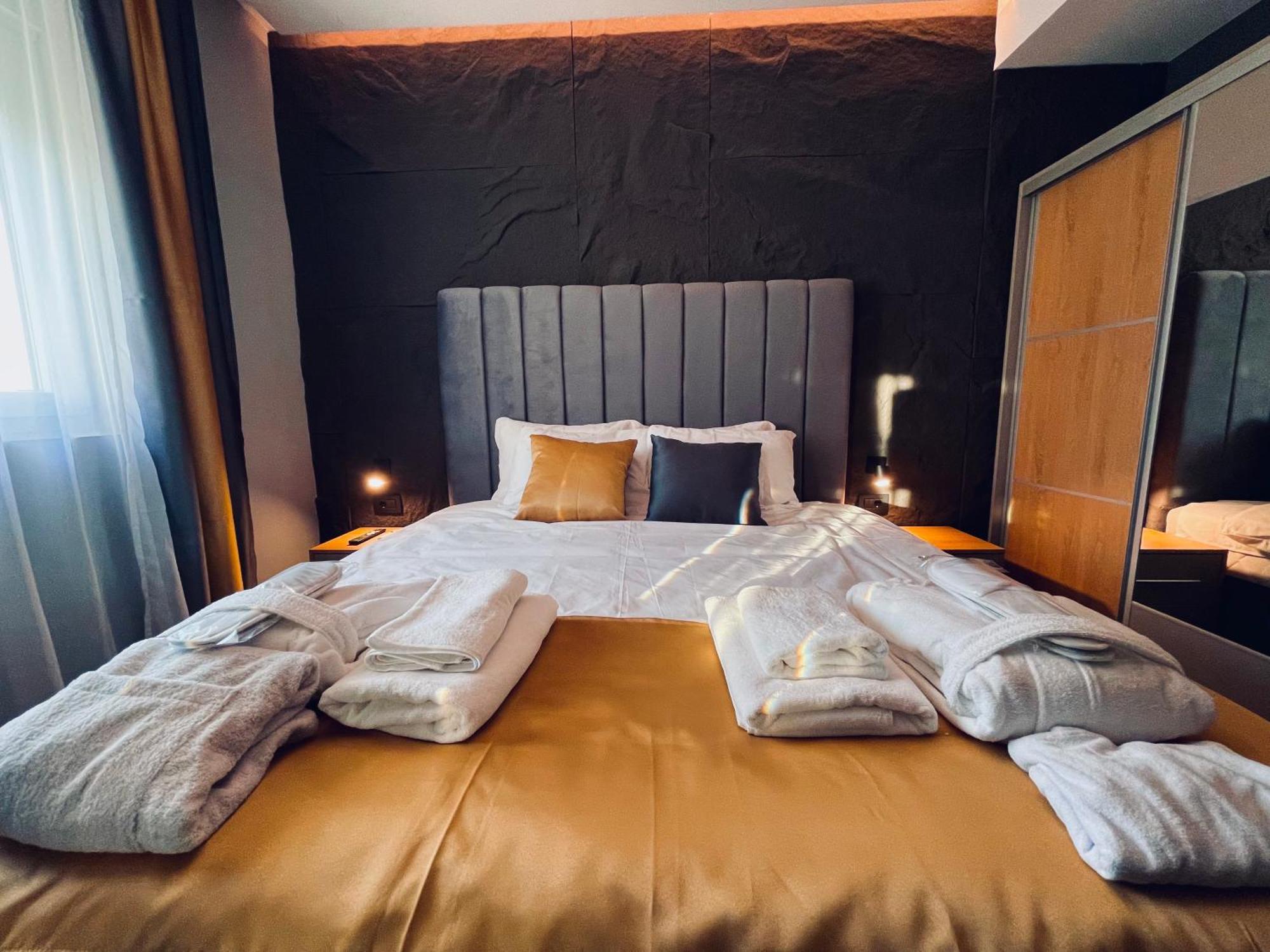 Mozaik Apartments & Spa - Modern 4-Star Apartments With Exclusive Private Spa Wellness In The City Center - Sauna, Jacuzzi, Turkish Bath - Free Parking, Wi-Fi - Rooms & Apartments Чуприя Экстерьер фото