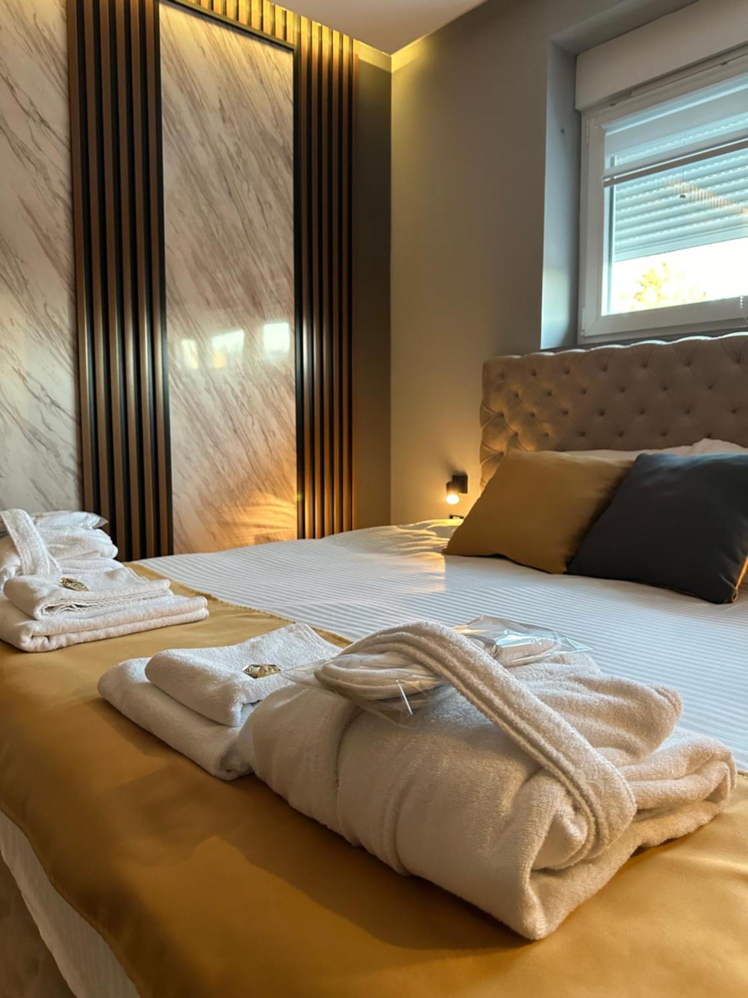 Mozaik Apartments & Spa - Modern 4-Star Apartments With Exclusive Private Spa Wellness In The City Center - Sauna, Jacuzzi, Turkish Bath - Free Parking, Wi-Fi - Rooms & Apartments Чуприя Экстерьер фото